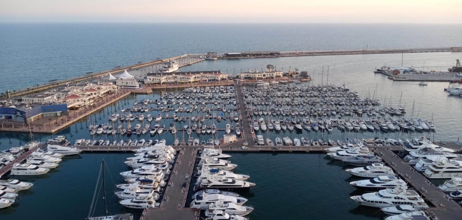 Alicante Marina and luxury waterfront real estate on the Costa Blanca, illustrating wealth preservation and property investment opportunities in Spain.